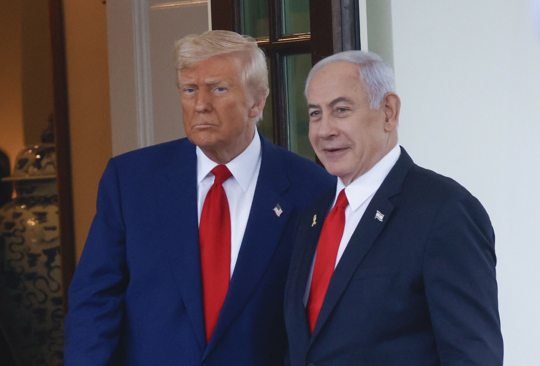 Beniamin Netanjahu w USAMandatory Credit: Photo by Mehmet Eser/ZUMA Press Wire Service/Shutterstock (15243160d)
U.S. President Donald Trump greets Israeli Prime Minister Benjamin Netanyahu as he arrives at the White House on April 7, 2025 in Washington, DC.
Netanyahu Visits Trump At The White House, Washington, District of Columbia, USA - 07 Apr 2025Mehmet Eser/ZUMA Press Wire Serv