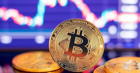 Bitcoin pogłębia spadki. "Ogólny pesymizm rośnie"