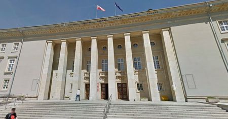 Strajk uczniów. Wrocławscy studenci i uczniowie chcą dymisji ministra edukacji. Pikietowali pod siedzibą wojewody
