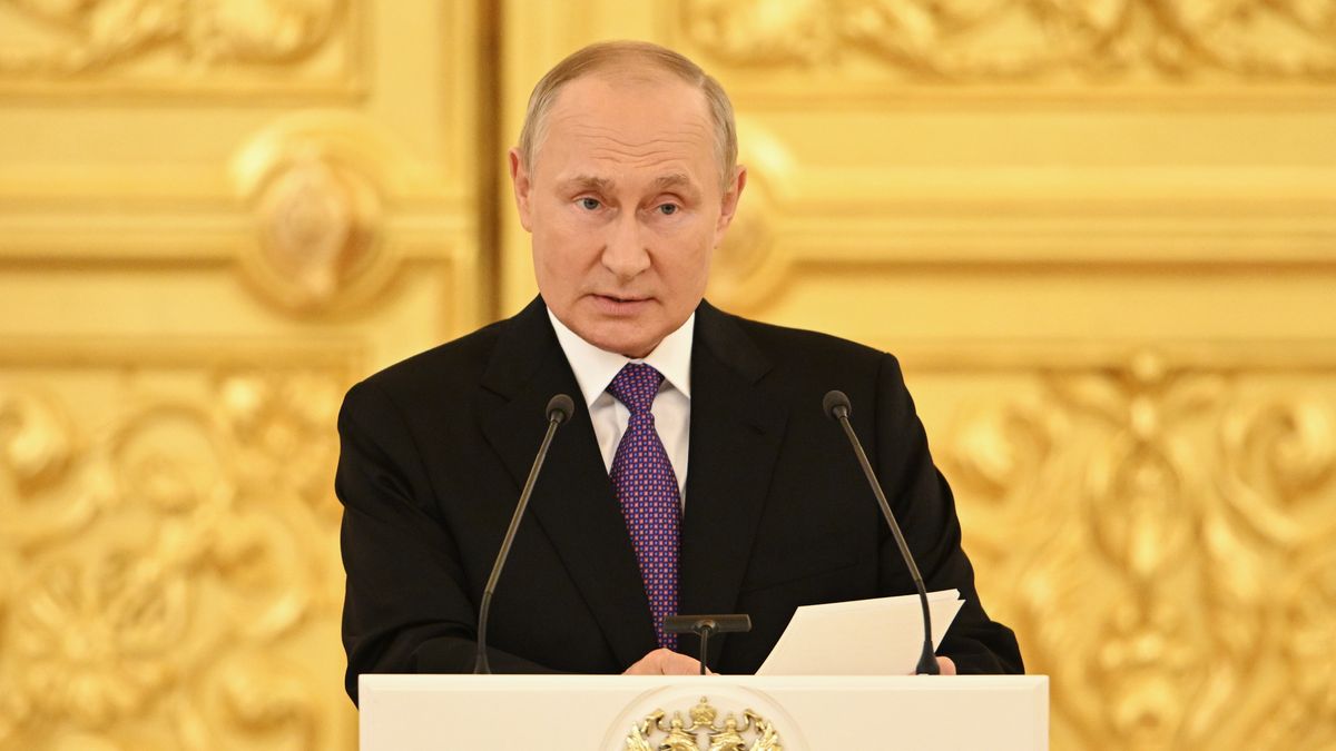 Russian President Vladimir Putin delivers a speech during a ceremony marking the 100th anniversary of the State Sanitary and Epidemiological Service at the Kremlin in Moscow, Russia, 14 September 2022. EPA/PAVEL BEDNYAKOV / SPUTNIK / KREMLIN POOL MANDATORY CREDIT Dostawca: PAP/EPA.