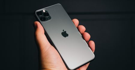 Znaleźli iPhone'a na dnie jeziora. Nie mogli uwierzyć własnym oczom