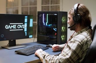 Ten Square Games spadającą gwiazdą polskiego gamingu. Seria komunikatów  ostro ścięła akcje