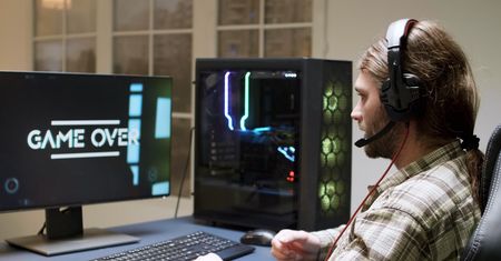 Ten Square Games spadającą gwiazdą polskiego gamingu. Seria komunikatów  ostro ścięła akcje