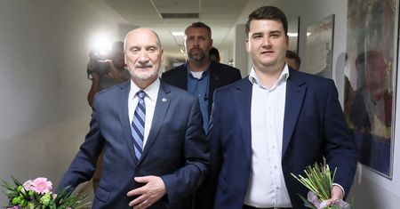 Misiewicz miał umawiać rozmowy z ważnymi ludźmi z wojska. Nowe ustalenia "Gazety Wyborczej" w sprawie "układu wrocławskiego"