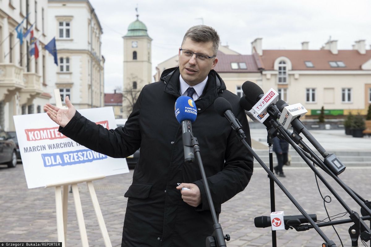 Marcin Warchoł bez maseczki w przestrzeni publicznej 