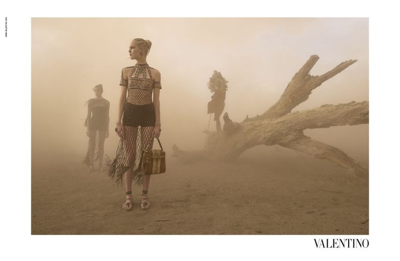Steve McCurry fotografował wojny, teraz przygotował sesję dla Valentino 10