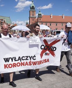 Koronawirus w Polsce. "Koronasceptycy" szykują manifestację w Warszawie. "Odwołać pandemię!"