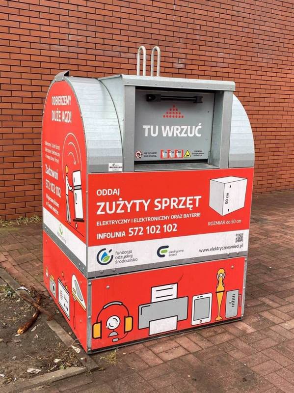 Tychy. Do kontenera wrzucisz elektrośmieci. Odpady przerobią na ule