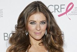 "Plotkara": 50-letnia Elizabeth Hurley znów pochwaliła sie swoimi atutami