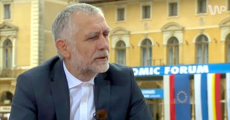Odnawialne źródła energii. Polska zaroi się od wiatraków i paneli słonecznych? Minister środowiska odpowiada