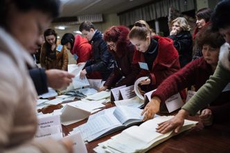 Wybory na Ukrainie. CKW: Po przeliczeniu 80 proc. głosów wygrywa Front Ludowy