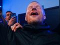 Ed Sheeran odpiął wrotki po meczu. Nagrania robią furorę