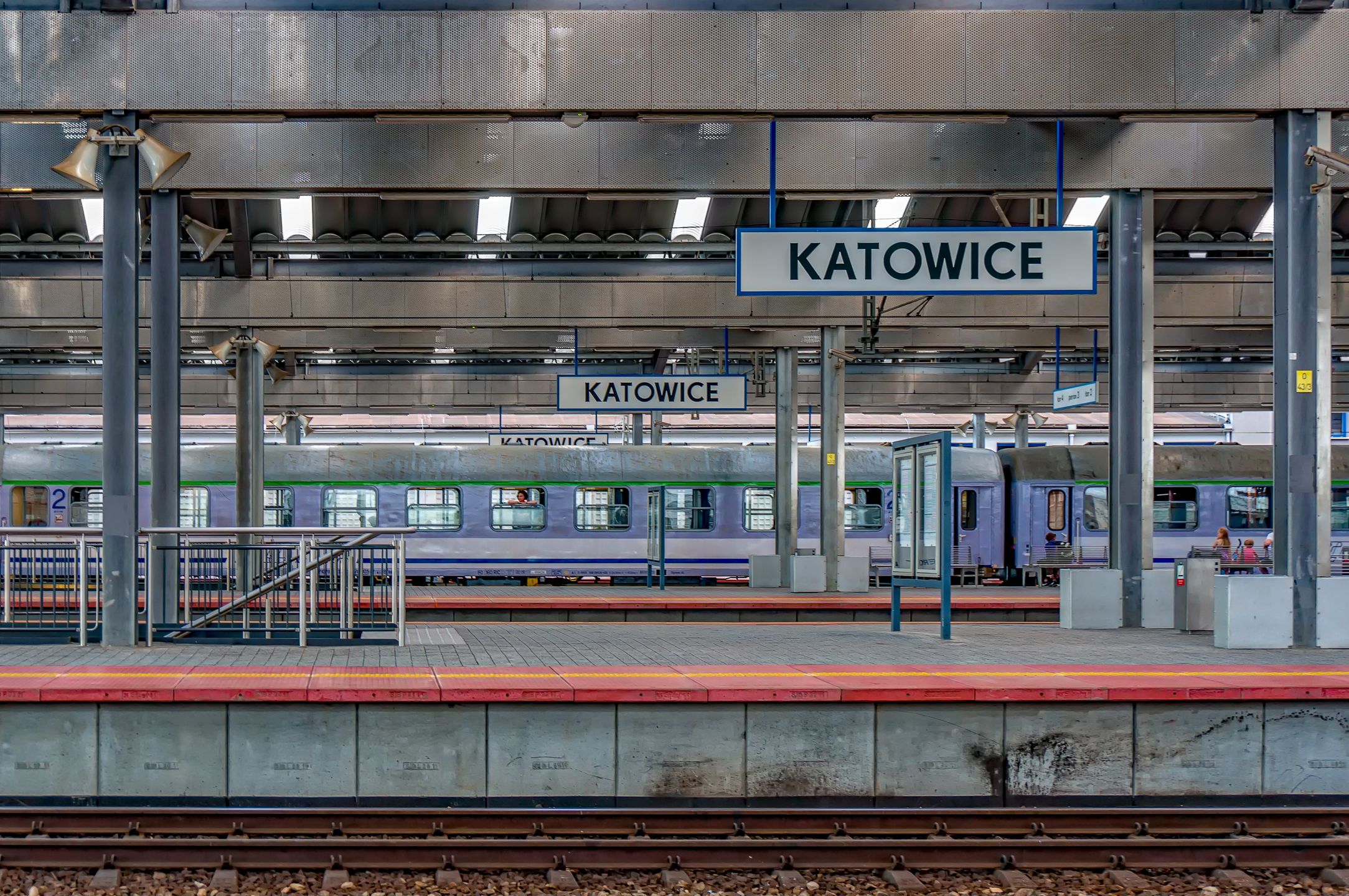 kolej, dworzec, peron, katowice, pkp, podróż, przewóz, napis kaowice, perspektywa, stal, tory