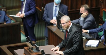 Braun ukarany za słowa "Będziesz pan wisiał". Minister Cieszyński komentuje