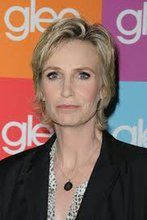 "Glee": Jane Lynch w kontrowersyjnym teledysku