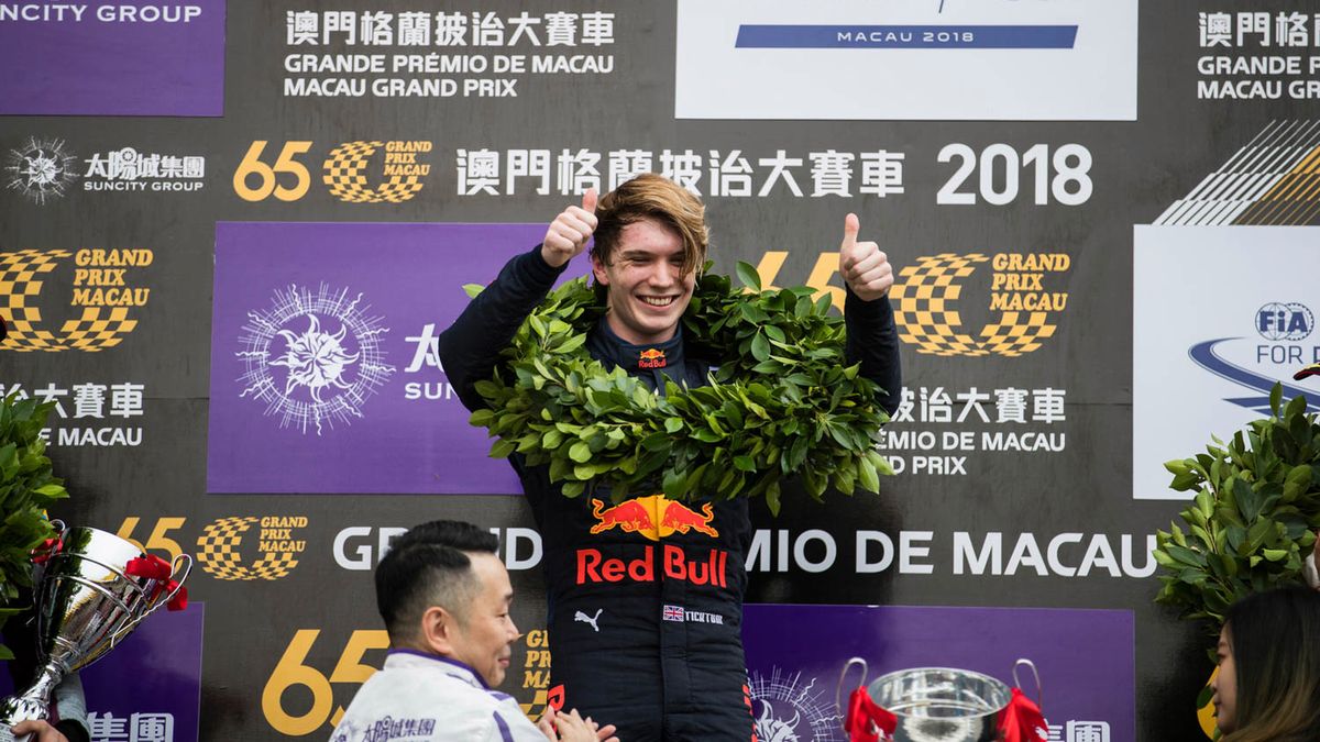 Materiały prasowe / Red Bull / Na zdjęciu: Dan Ticktum po wygranej w GP Makau