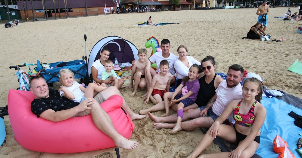 Sielpia Wielka: Błogi relaks nad wodą. Mimo chłodniejszej pogody, plażowicze tłumnie odwiedzili Świętokrzyską Ibizę.