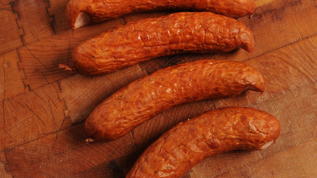 Pikantna kiełbasa wołowa z dodatkiem mięsa drobiowego