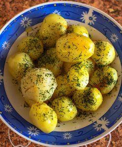 Kucharze pamiętają o tym kroku po ugotowaniu ziemniaków. Inaczej na talerzu zrobi się papka