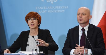 Spór ministra finansów i minister rodziny o 200 mln zł. Poszło o pieniądze dla dzieci w rodzinach zastępczych