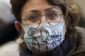 Rosjanie pikietują pod bankami. Nie wierzą w pomoc rządu