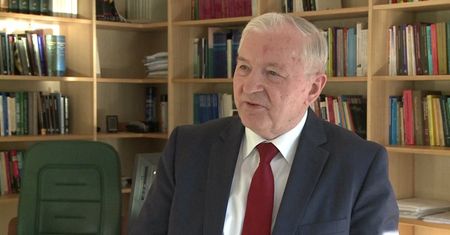 Obniżenie wieku emerytalnego. Prof. Gomułka obawia się o większy deficyt w ZUS