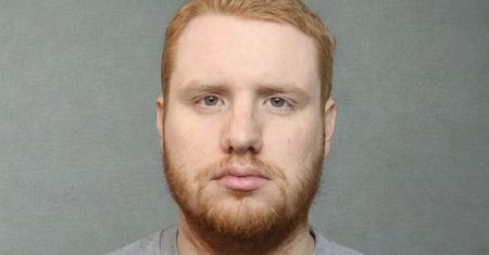 Policjant zgwałcił 12-latkę. Później został kobietą. Wyrok na Wyspach