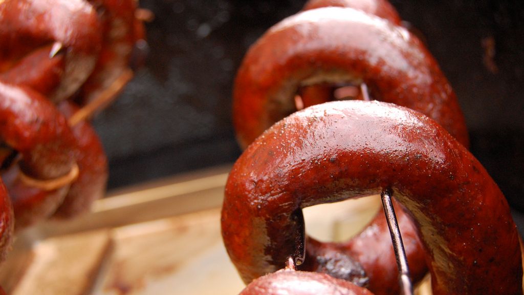 Wędzona kiełbasa wieprzowo-wołowa