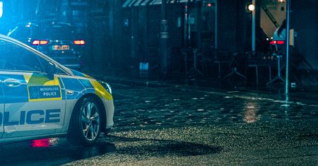 Policja śmiertelnie postrzeliła mężczyznę. Był uzbrojony w kuszę
