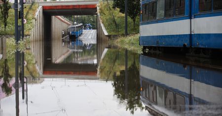 Burza nad Krakowem. Zalane ulice i zepsuta sygnalizacja świetlna