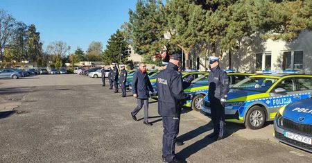 Policja dostała 100 nowych radiowozów. Tym razem wybrano inną markę