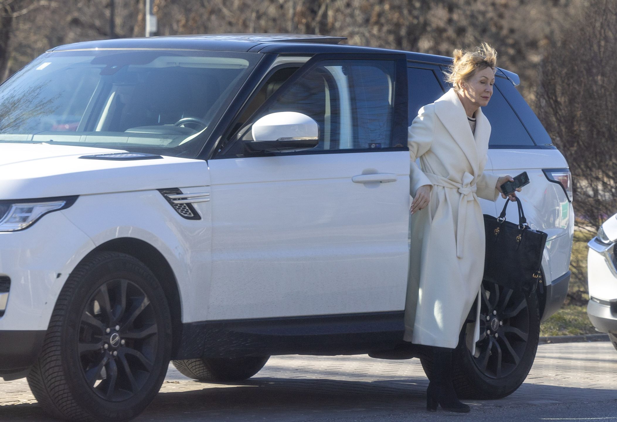 Beata Ścibakówna walczy z wiatrem i  łamie przepisy drogowego