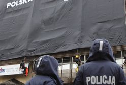 Policja zatrzymała aktywistów Greenpeace, którzy wywiesili banner na siedzibie PiS w Warszawie