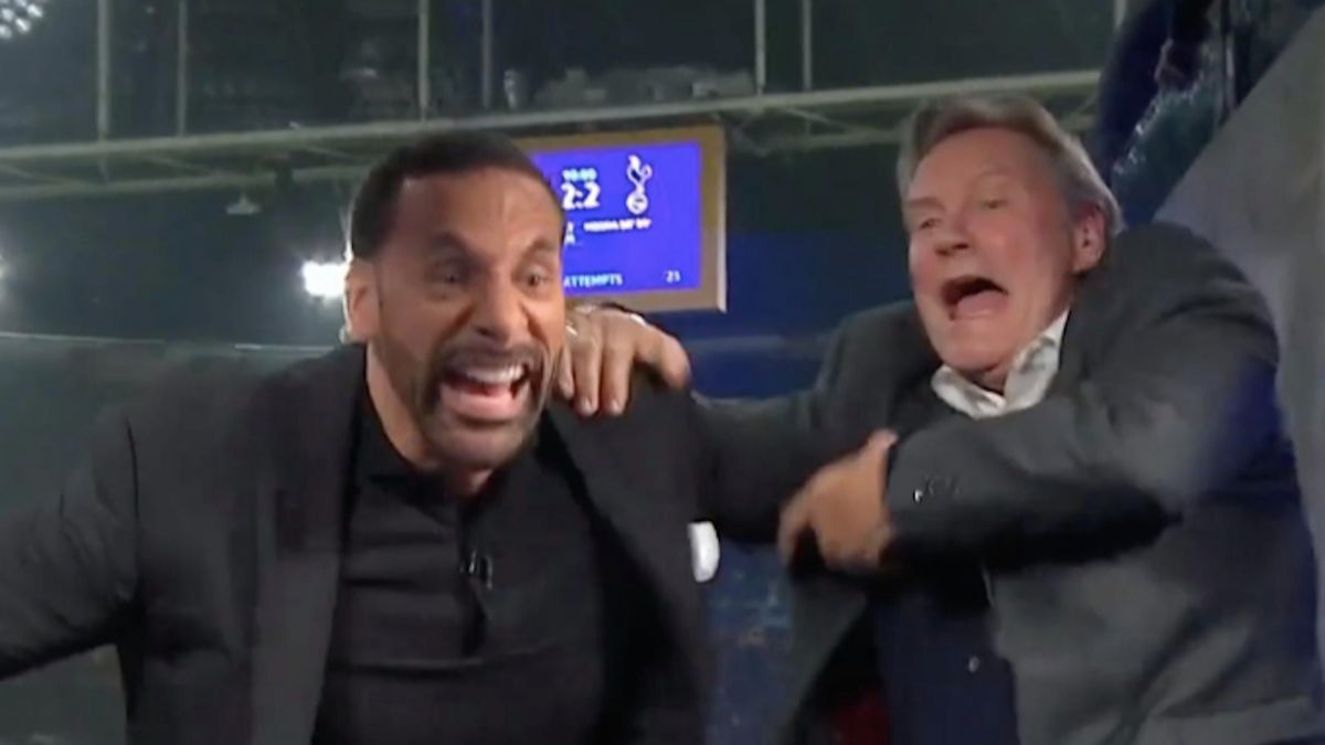 Reakcja Rio Ferdinanda (z lewej) oraz Glenna Hoddle'a na bramkę zapewniającą piłkarzom Tottenhamu awans do finału Ligi Mistrzów