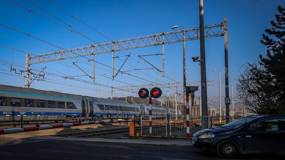 Wzrost liczby pasażerów kolei na trasie Poznań - Warszawa. W efekcie od grudnia 2025 r. pojawi się na niej dodatkowe 6 par połączeń.