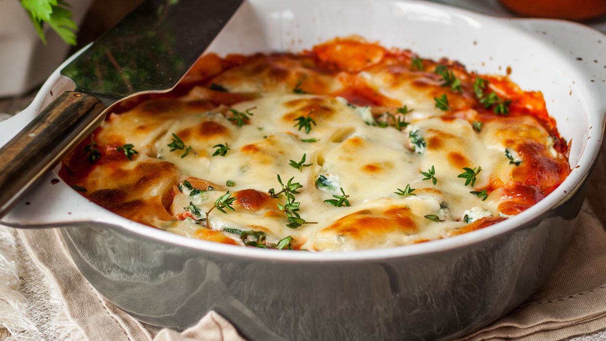 Wypełnij conchiglioni dyniowym farszem