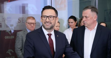 Polecieli na wyścig Formuły 1. Minister Budka ujawnia, co się działo w Orlenie
