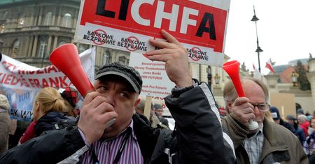 Protesty frankowców. W Warszawie złożono petycje w Pałacu Prezydenckim