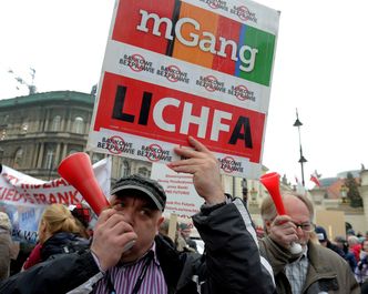 Protesty frankowców. W Warszawie złożono petycje w Pałacu Prezydenckim