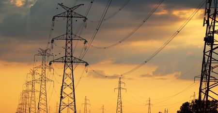 Energetyczny alarm w Polsce. Upały, wiatr i chłodzenie elektrowni dają się we znaki