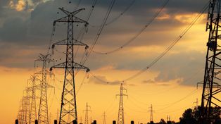 Energetyczny alarm w Polsce. Upały, wiatr i chłodzenie elektrowni dają się we znaki