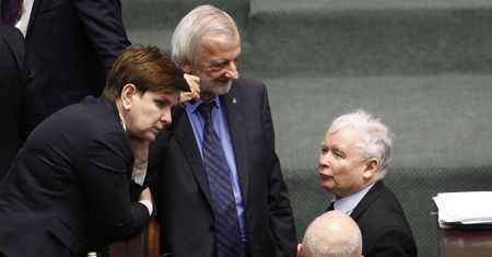 PiS się poddaje. Posłowie nie dostaną podwyżek. Co z resztą?