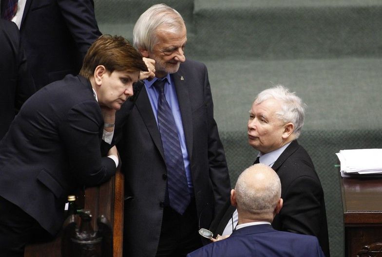 Środki na szkołę o. Rydzyka. Szydło zapowiada poprawkę w Senacie