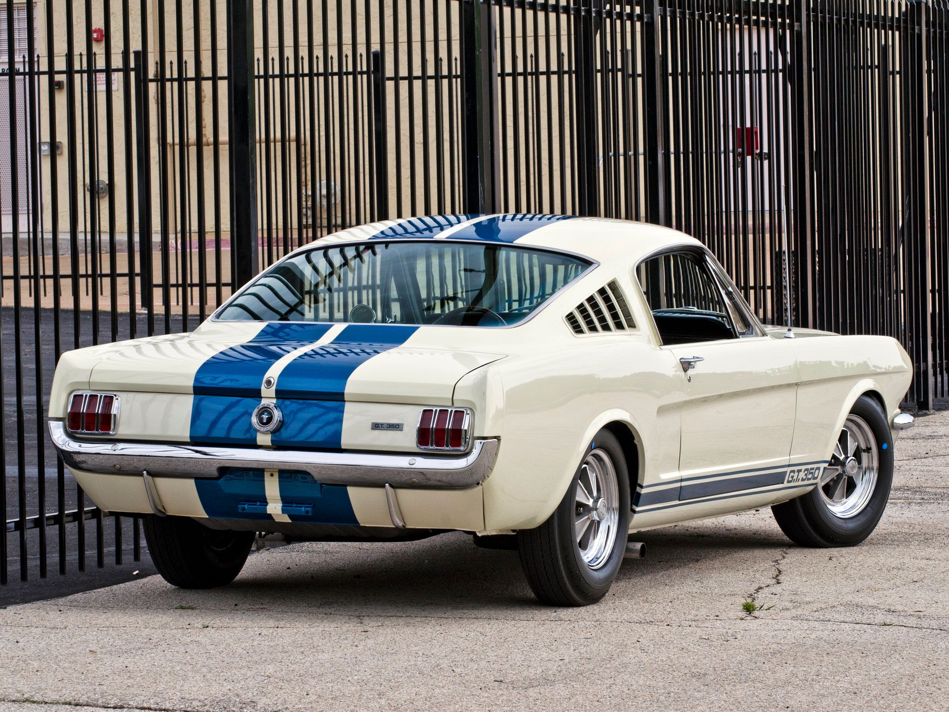 Ford Mustang I: ewolucja od malca po Bossa [galeria zdjęć] 15