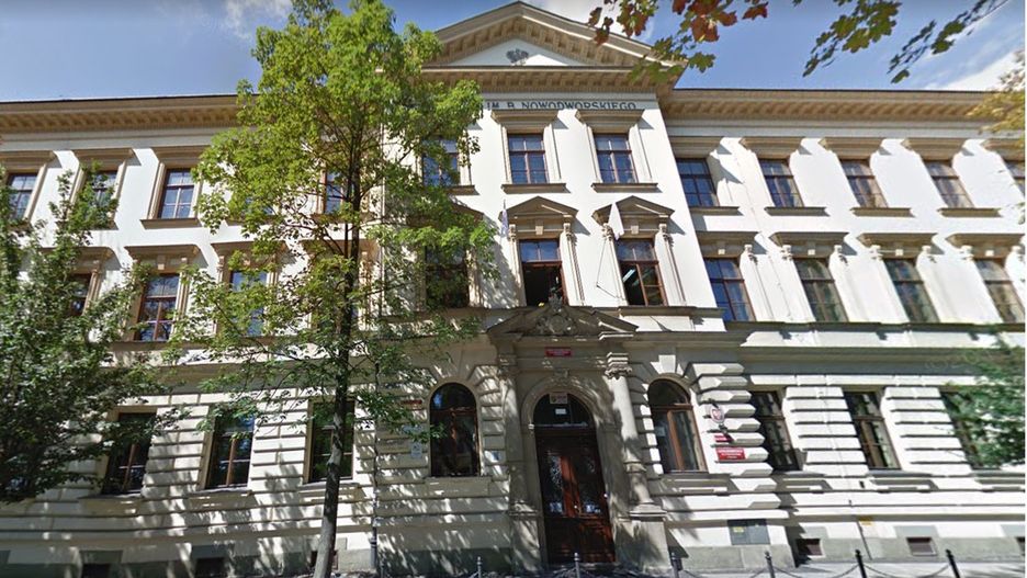 XIII Liceum Ogólnokształcącego im. Bartłomieja Nowodworskiego przy Placu Na Groblach w Krakowie
