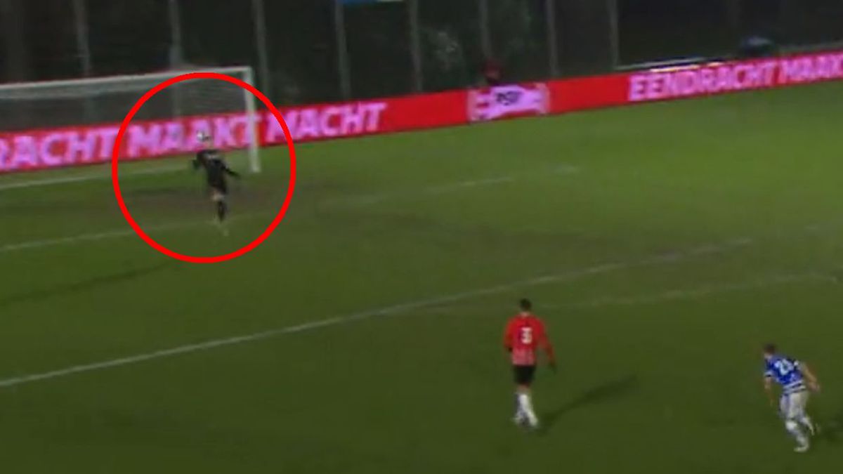 Zdjęcie okładkowe artykułu: Twitter /  / Na zdjęciu: gol samobójczy PSV