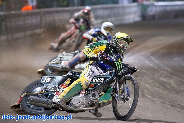 Darcy Ward na czele w 20. biegu