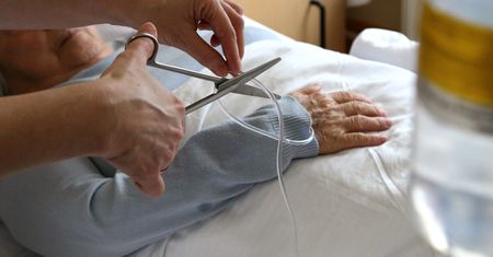 Terapia za 6 tys. zł i "wskaźnik 130". Sprawdziliśmy, jak leczą samozwańczy specjaliści