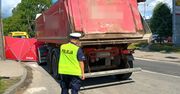 Ciężarówka potrąciła 62-latkę na pasach. Kobieta zginęła na miejscu
