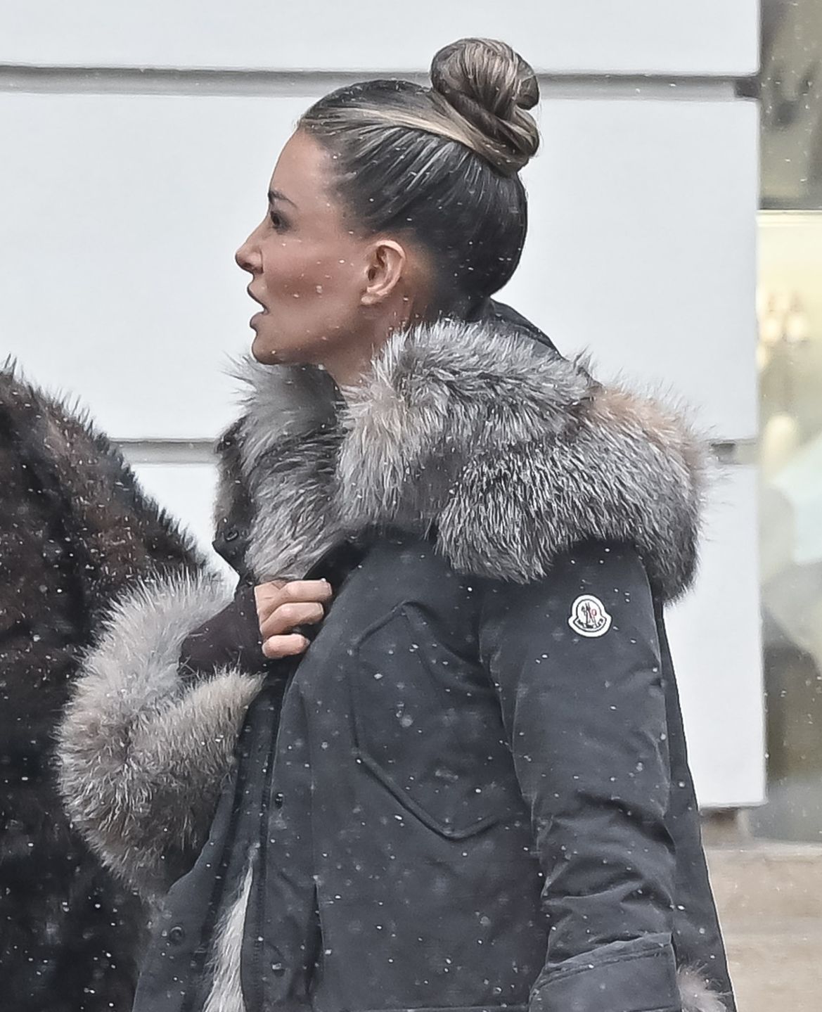 Odpicowana Małgorzata Rozenek pędzi do jubilera